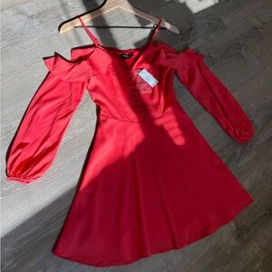 BEBE COLDSHLDR RUFFLE FLARE DRESS-size 0-NWT